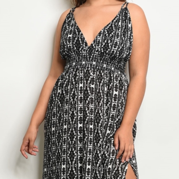 2x & 3x NEW V & TIE BACK MAXI DRESS - Picture 2 of 3